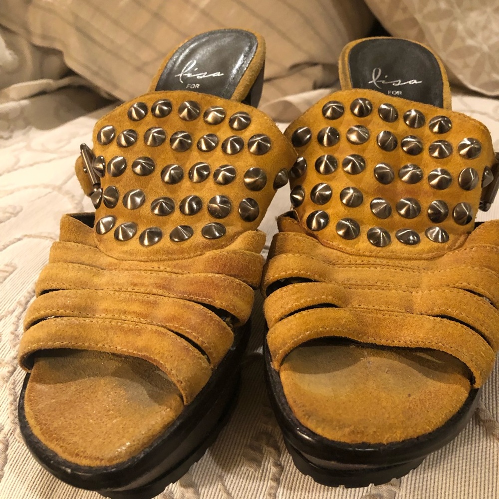 Yellow/gold sandal